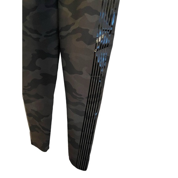 Ultracor Camo Ankle Crop Leggings Women Size Medium Gray Active Stripe USA Eco - Picture 3 of 8